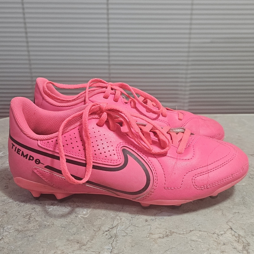 Nike Tiempo Legend Cleats Girls Size 6Y